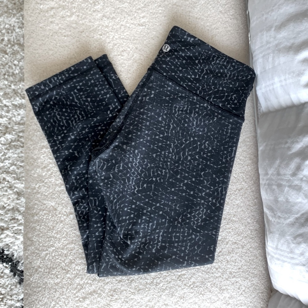 Lululemon crop legging work out pants size 8